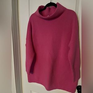 Free People brand Ottoman, size medium. Excellent condition!!